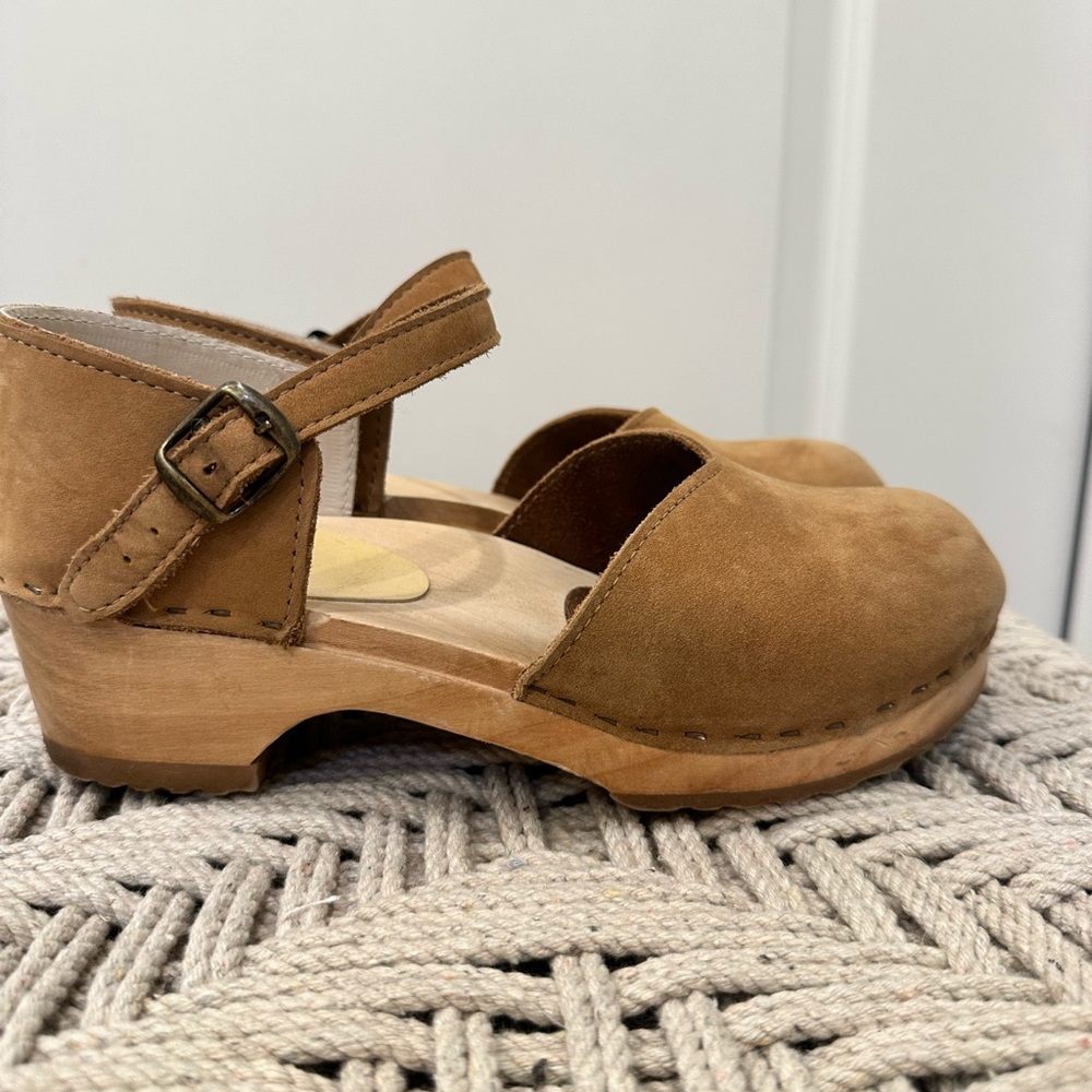 Sven Honey Closed Heel Clog
